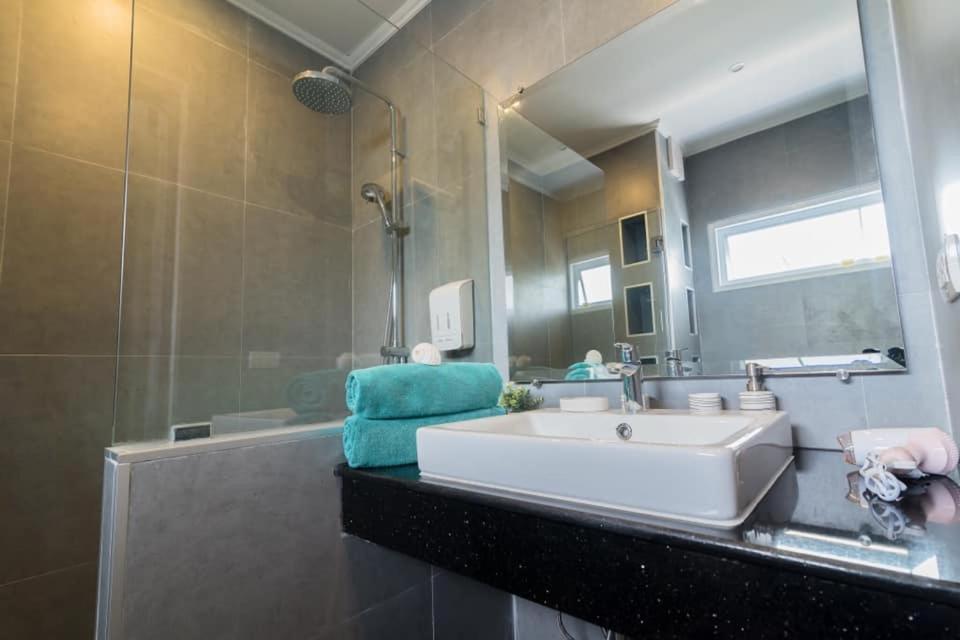 Surf And Sand Resort Hua Hin Exterior photo